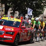 photo tour de ftane start limotes cyclists behind red official car